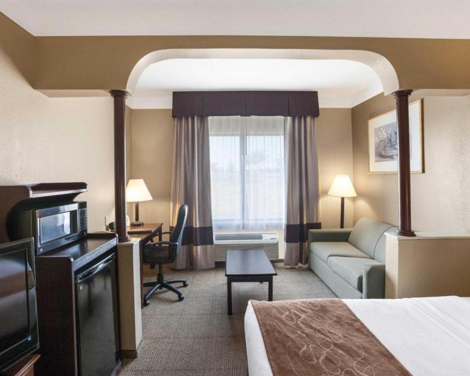 Comfort Suites Plainview Экстерьер фото