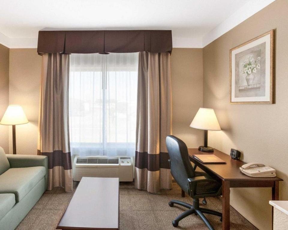 Comfort Suites Plainview Экстерьер фото