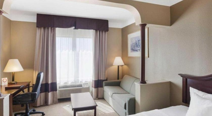 Comfort Suites Plainview Экстерьер фото